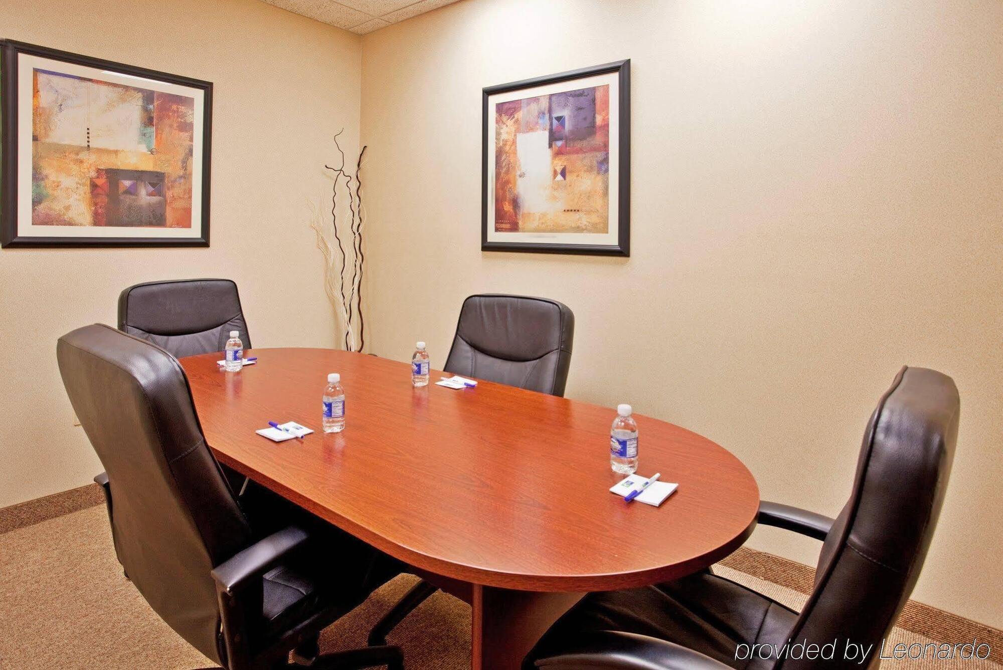 Holiday Inn Express Hotel & Suites Farmington, An Ihg Hotel Bagian luar foto